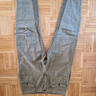Pantaloni cargo in oliv