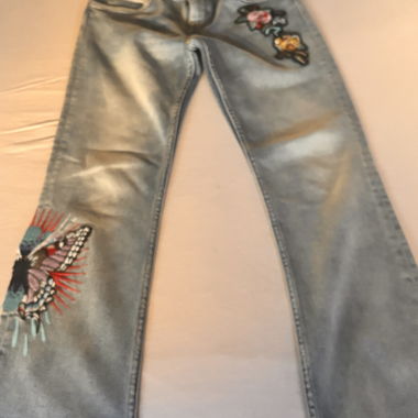Jeans Maje ricamati con farfalla e fiori