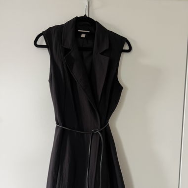 Schwarzes Hemdkleid