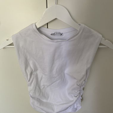 Top bianco arricciato