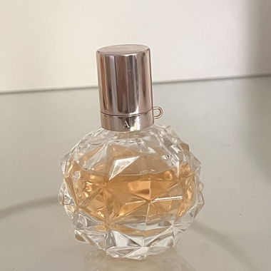 Flacon de parfum à facettes