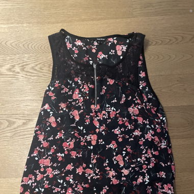 blumiges Oberteil 