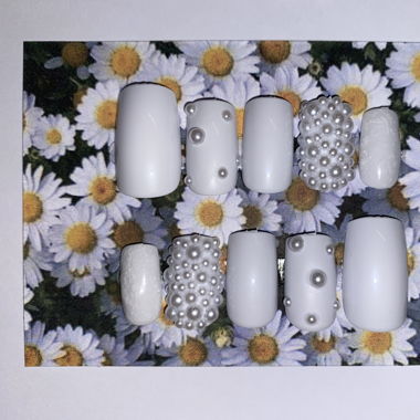 White press-on nails