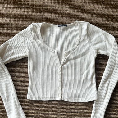 Brandy Melville long-sleeve crop top beige white