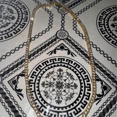 Collier couleur or avec faux diamants 