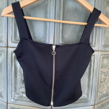 Schwarzes Crop Top mit Reissverschluss