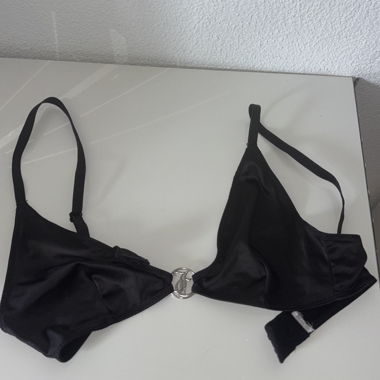 Reggiseno triangolo nero con anello frontale