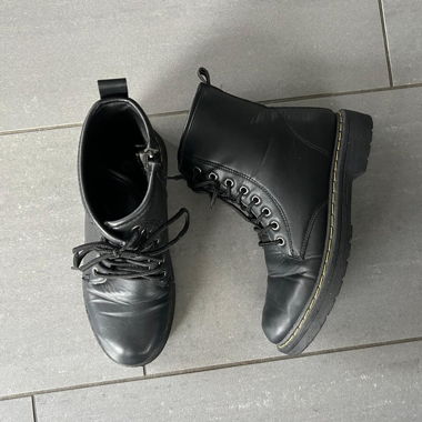 Dr. Martens Boots mit Reissverschluss 