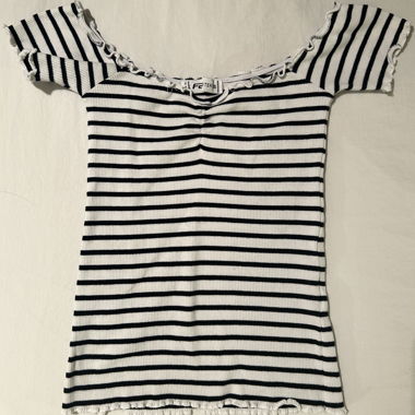 Top spalle scoperte a righe