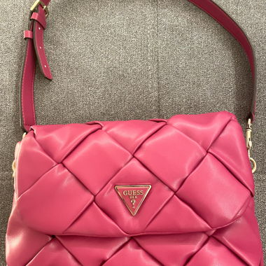 Guess rosa gesteuerter Schultertasche