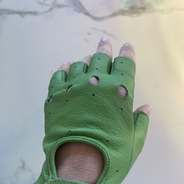 Leather gloves 