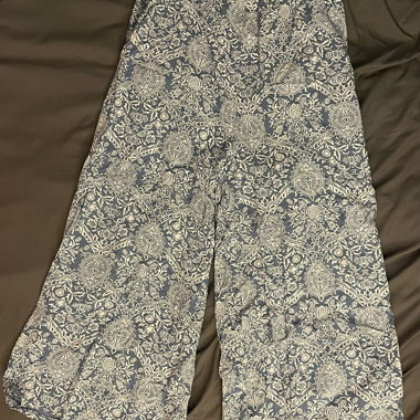 Pantaloni estivi ampi blu con motivo