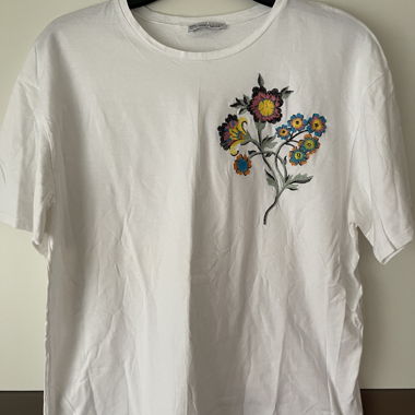T-shirt ricamato con fiori – Taglia M – mai indossato