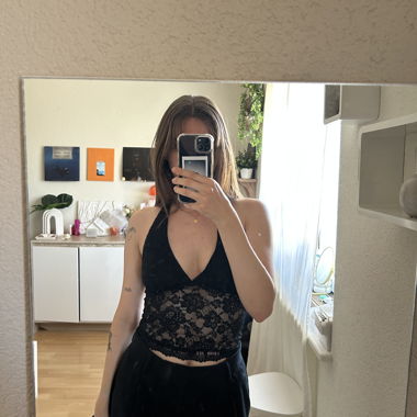 Top in pizzo nero