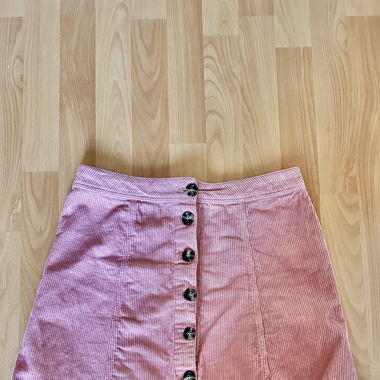 Jupe en velours côtelé corduroy rose avec boutons