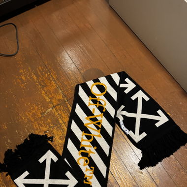 Off White Arrows Scarf
