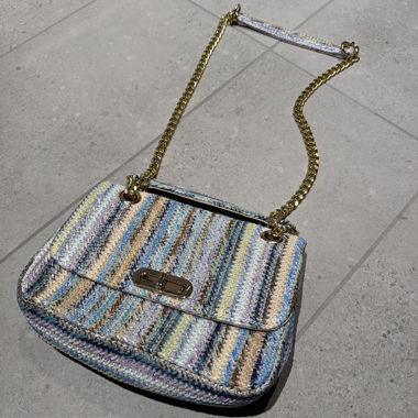 Glitzernde Schultertasche