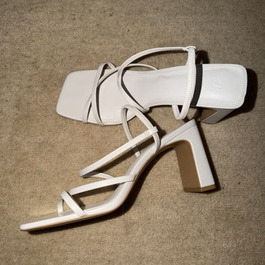 Weisse Riemchen-Sandalen