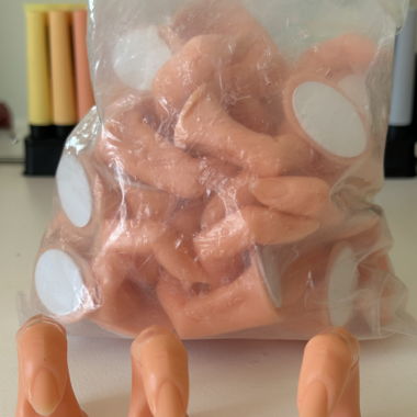 Petits doigts pour s'entraîner à faire des ongles 