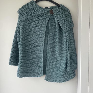 Strickjacke aus Petrol-Grün