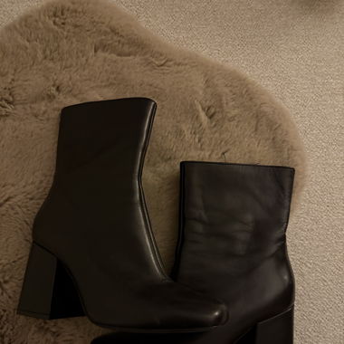 schwarze Stiefel