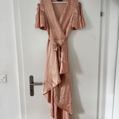 Abito Bershka in satin con portafoglio