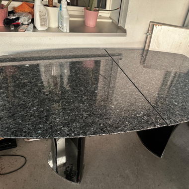 Ausziehbarer Granittisch (Labradorit) 
