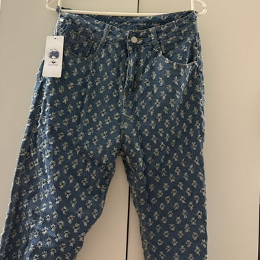 Jeans with Embroidered Pattern NEW