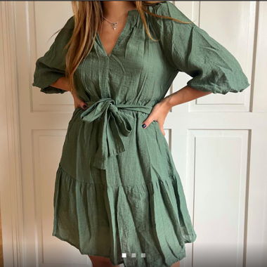 green dress