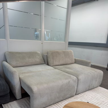 Schönes Cordsofa mit Bettfunktion