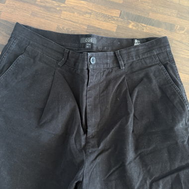 Pantaloni neri COS