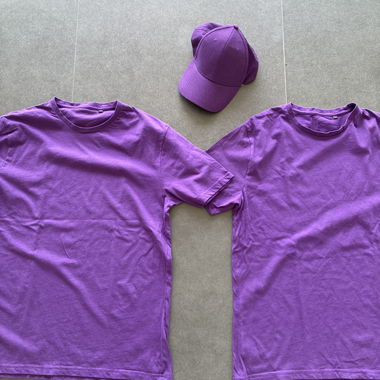 Violettes Set mit Käppi