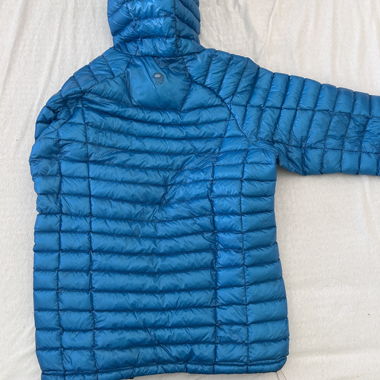 Giacca imbottita blu con cappuccio