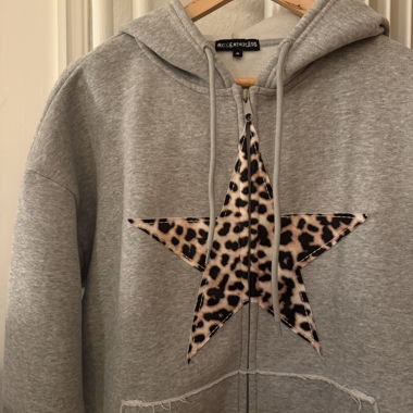 Graue Sweatjacke - Leopardenstern