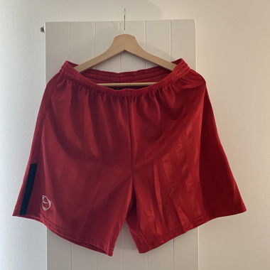 rote Nike Sporthose