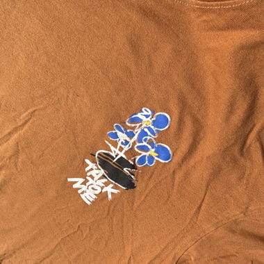 T-shirt con stampa sul retro