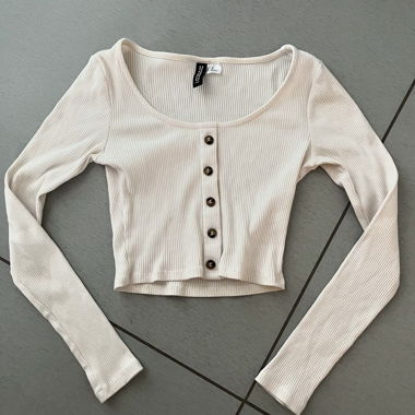 white cropped longsleeve