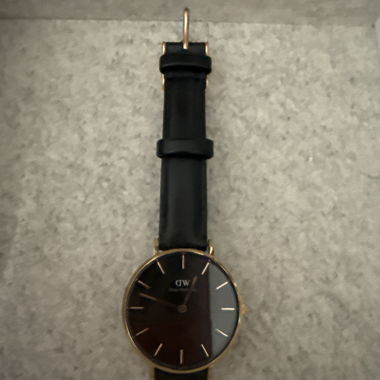 Orologio analogico nero e oro Daniel Wellington