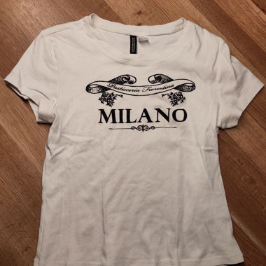 T-shirt bianco attillato