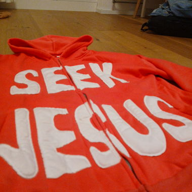 Seek Jesus zip up