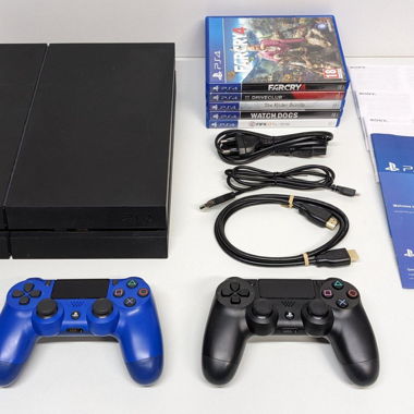 Sony PlayStation 4, 2 Controller, 5 Games