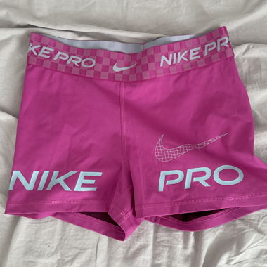 Short de sport Nike Pro rose