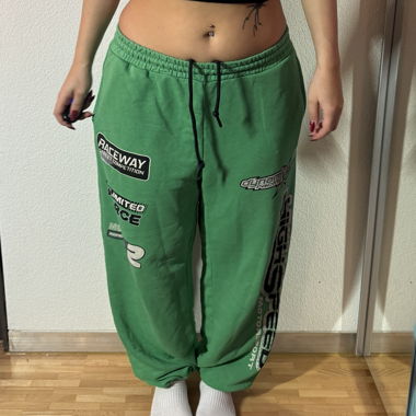 Grüne Jogginghose