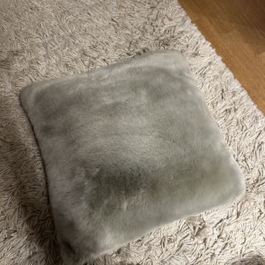 Coussin décoratif gris