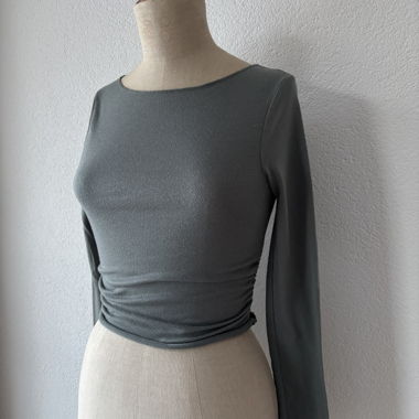 Bershka top crop manica lunga grigio, taglia S