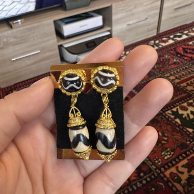 Earing with Zhi 