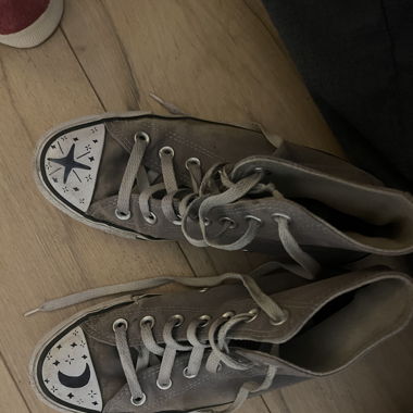Converse: grau, bemalen