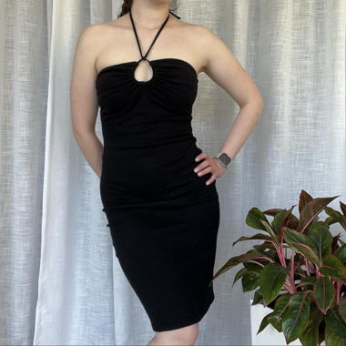 Robe midi moulante noire à col halter