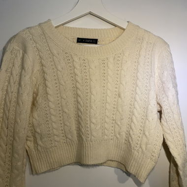 Weisser Strickpullover