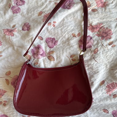 Borsa a tracolla in vernice bordeaux